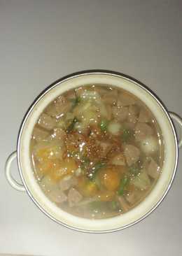 Sayur sop bakso dan telur puyuh