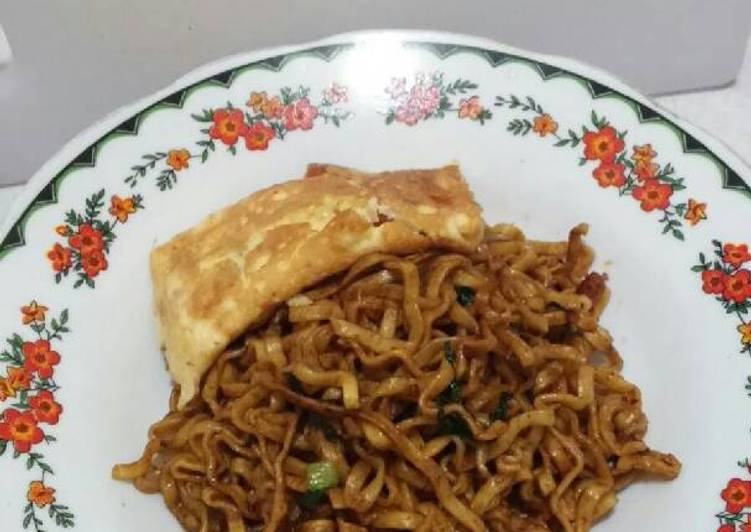 Resep mie goreng omelet keju oleh Leady Yuliana - Cookpad