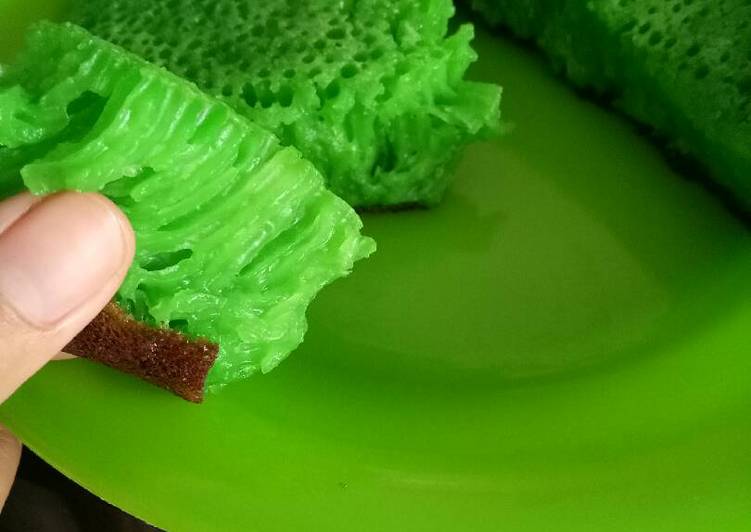 gambar untuk resep Bika ambon pandan teflon (no mixer)