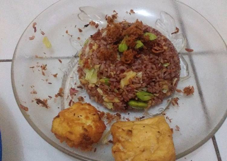 gambar untuk resep makanan Nasi goreng merah mix max