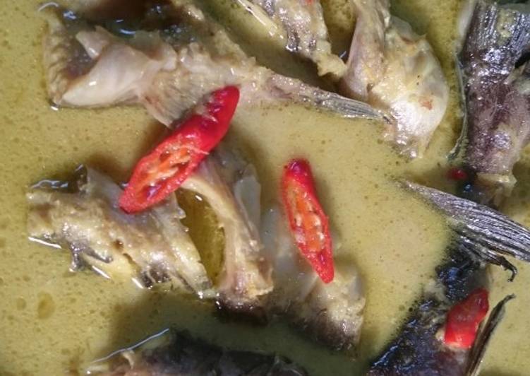 bahan dan cara membuat Ikan Baung gulai kuning?????? #BikinRamadhanBerkesan