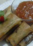 Lumpia rebung rebon jamur kancing + Saus