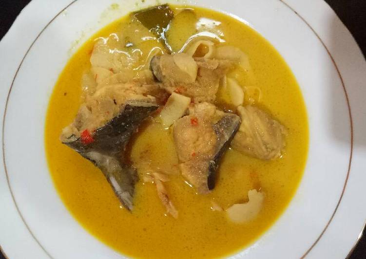 bahan dan cara membuat Gulai ikan kuning asaman rebung manis