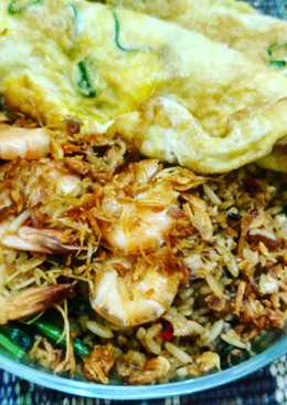 Nasi goreng udang telor