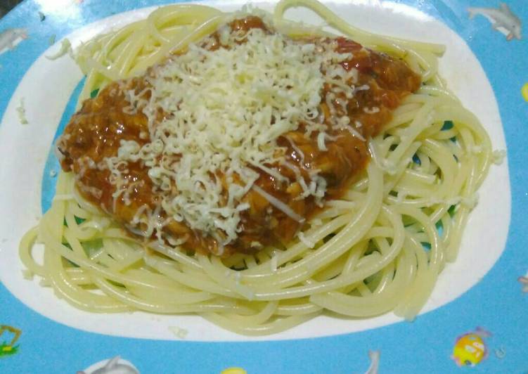 bahan dan cara membuat Spaghetti sarden saos tomat