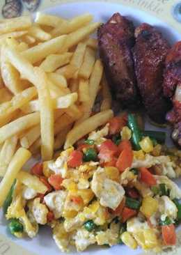 Spicy chicken wing with scrumble egg and vegetable + fried fries