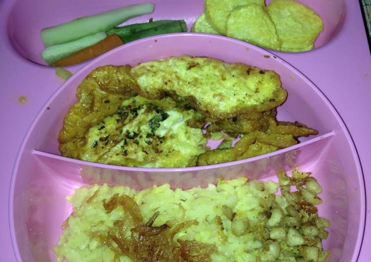 gambar untuk cara membuat Mpasi 8m+ nasi kuning majicom dan telur ikan tuna dadar sayuran