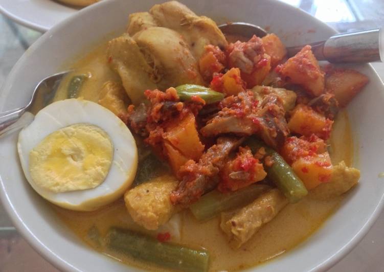 bahan dan cara membuat Ketupat praktis dengan kuah opor ayam