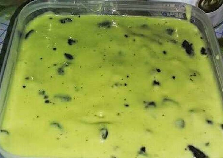 gambar untuk resep makanan Es Krim Alpukat Oreo Dengan Whipped Cream