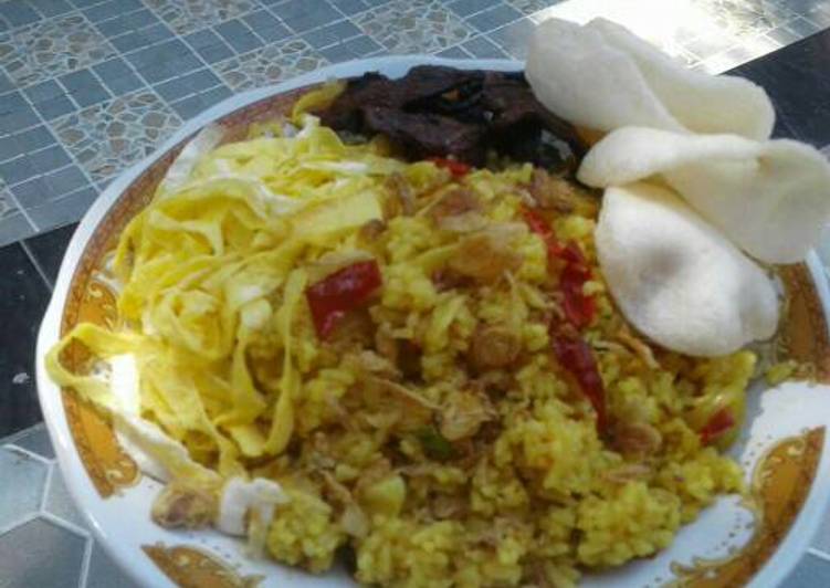 gambar untuk resep makanan Nasi kuning goreng pedas