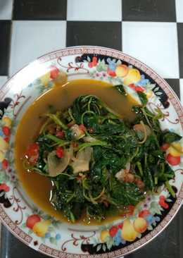 Sayur bayam pedas gurih