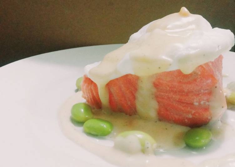 bahan dan cara membuat Confit Salmon with Poached Egg & Cream Cheese Sauce