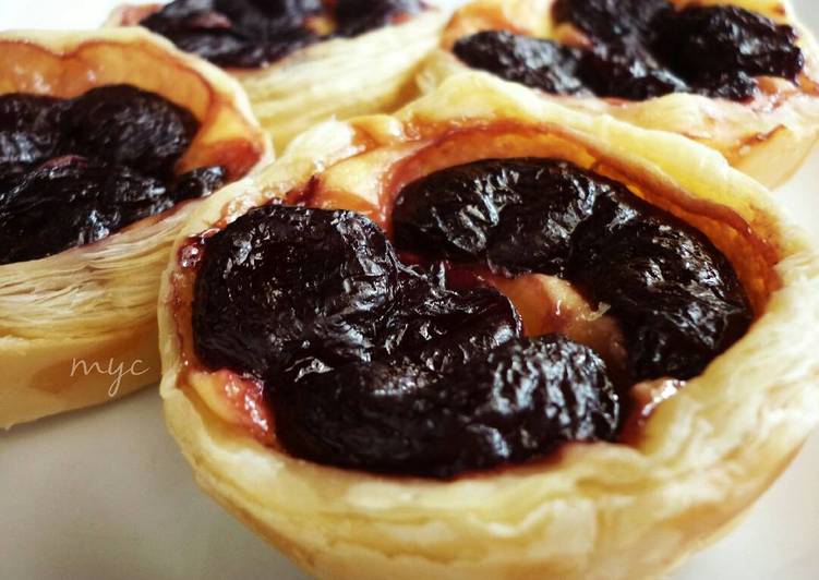 cara membuat Dark Cherry Tarts dengan puff pastry