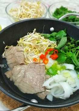 Pho (Vietnamese Rice Noodle)