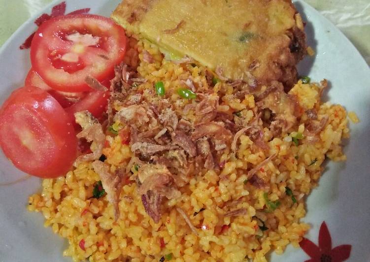 gambar untuk resep makanan Nasi goreng kunyit merah