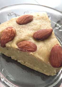 Steam banana cake topping almond