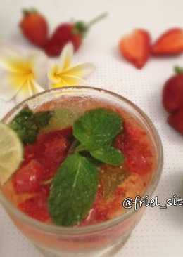 Tropical strawberry mojito