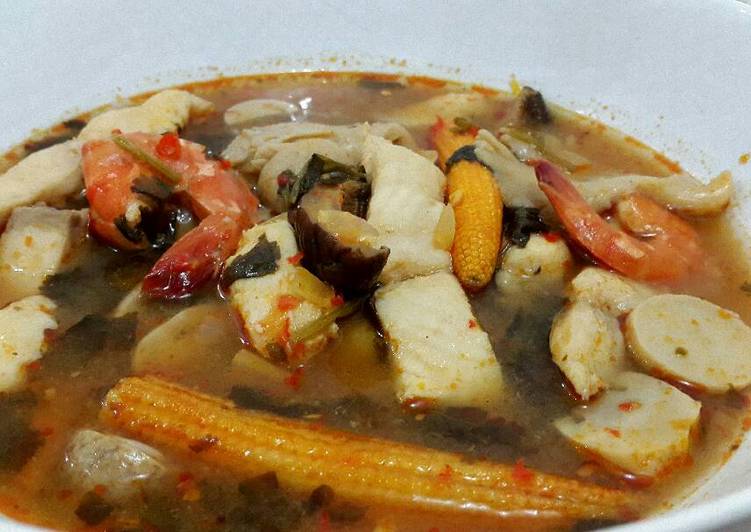 gambar untuk cara membuat Sup Tom Yam Jamur & Seafood