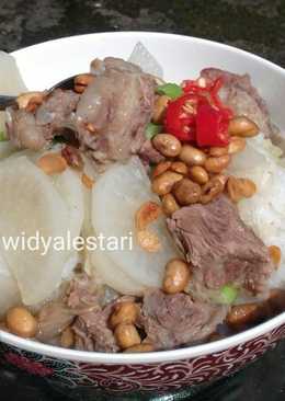 Soto Bandung (daging sapi sandung lamur dan lobak)