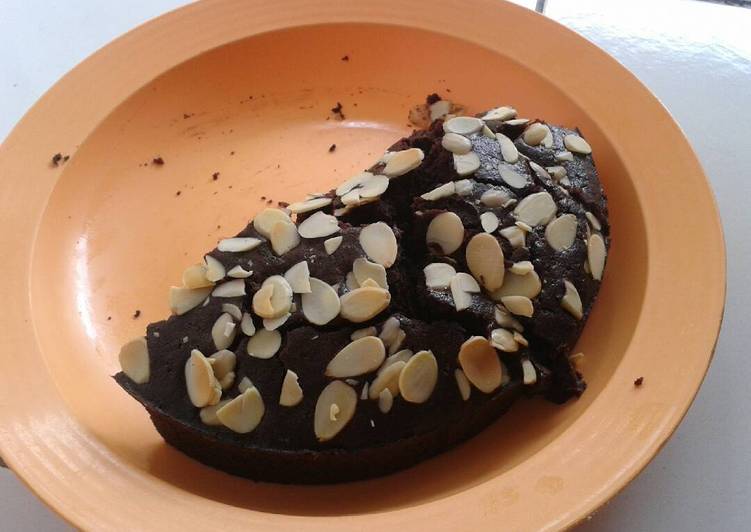 bahan dan cara membuat Eggless Chocolate Cake (Kue Coklat tanpa Telur) by Farah Quinn