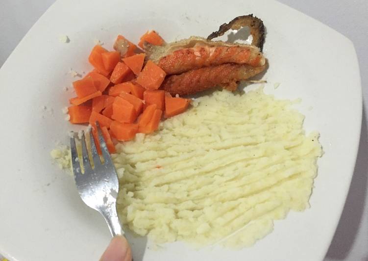 bahan dan cara membuat Fried Salmon with Mashed Potato