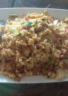Nasi goreng gurih lengkap