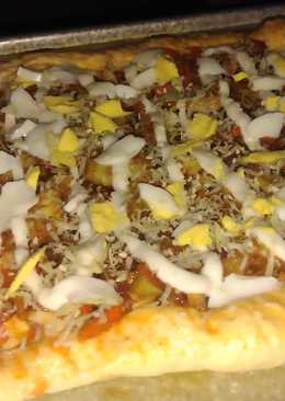 Pizza tanpa telur topping udang, brokoli, wortel