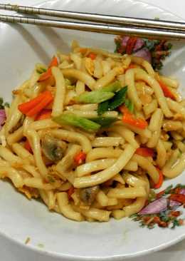 Vegetarian stir fry udon / mie udon goreng