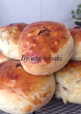 Carsiu baked bun (carsiujanpao) hongkong