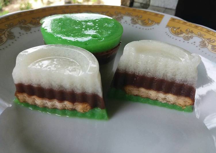 bahan dan cara membuat Puding Tiga Lapis