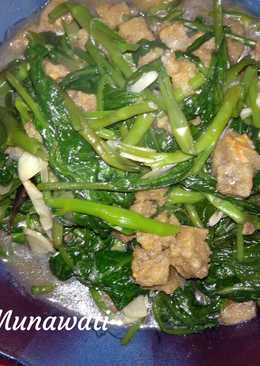 Tumis kangkung oncom