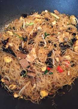 Bihun goreng daging baso