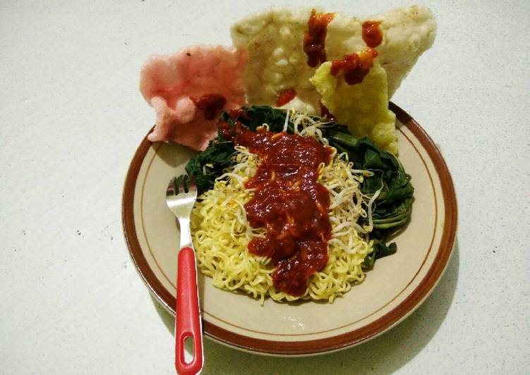 Resep Mie kangkung sambal terasi Karya Robani