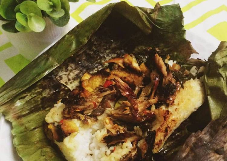 resep lengkap untuk Nasi Bakar Tongkol rica-rica & tumis daun singkong