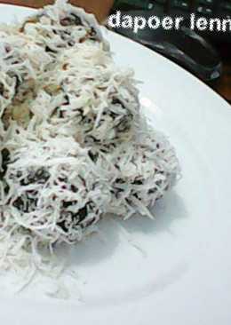 Edisi onde onde (klepon) tepung ketan hitam plus ubi kuning,