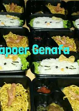 Nasi Bento Hello Kitty (Beef teriyaki, mi kuning, sosis kembang)