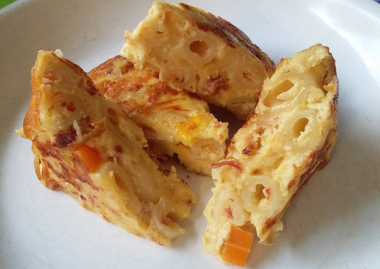 gambar untuk cara membuat Omlete makaroni