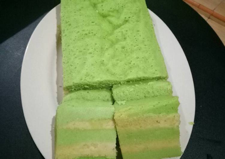 bahan dan cara membuat Brownis kukus pandan lapis keju