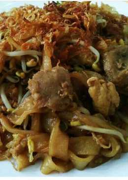 Kwetiaw goreng baso sapi