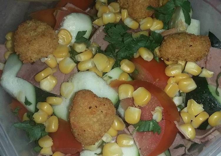 gambar untuk resep Salad Mix chiken ball & beff salami