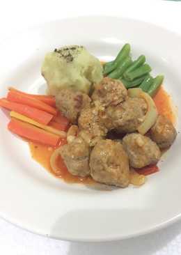 Healthy Swedish meatball with mashed potato a la ikea