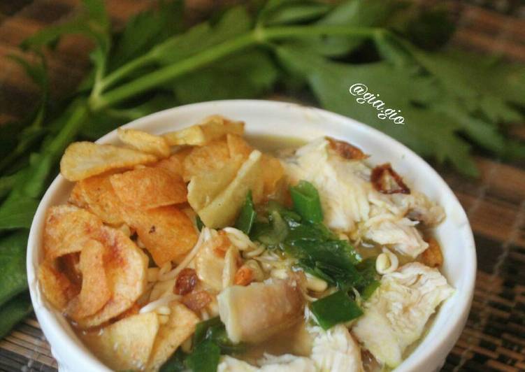 resep lengkap untuk Soto Ayam Bening