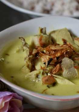 Opor Ayam Bumbu Kuning