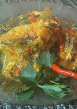 Ikan emas bumbu merah