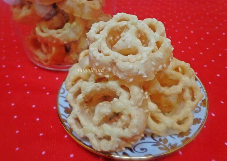 gambar untuk resep Kue Kembang Goyang Renyah Anti Gagal