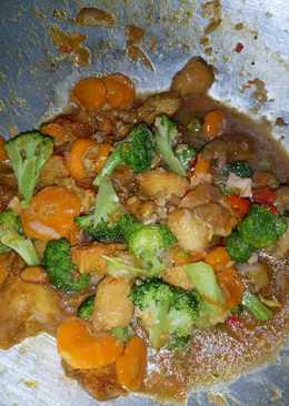 Ayam brokoli wortel saus tiram