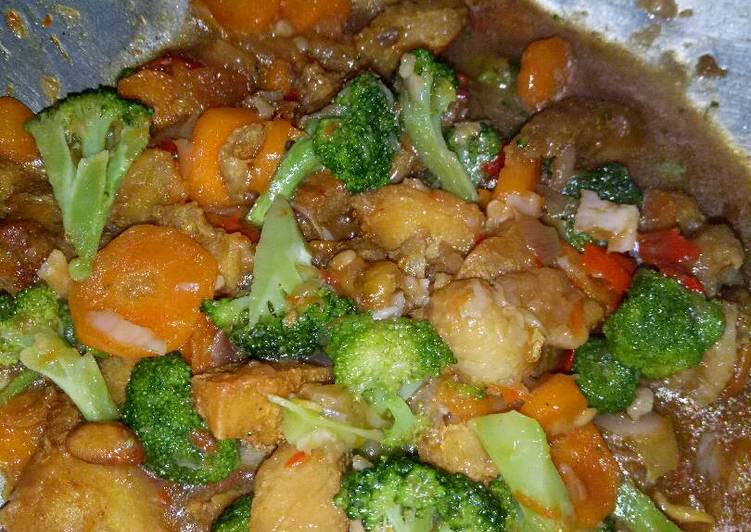 gambar untuk resep Ayam brokoli wortel saus tiram
