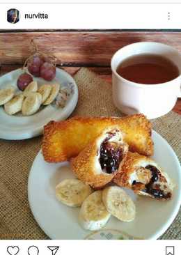 Roti goreng isi pisang coklat