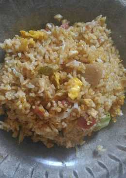 Nasi goreng komplit