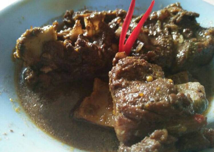 resep lengkap untuk Rawon Iga Suroboyo